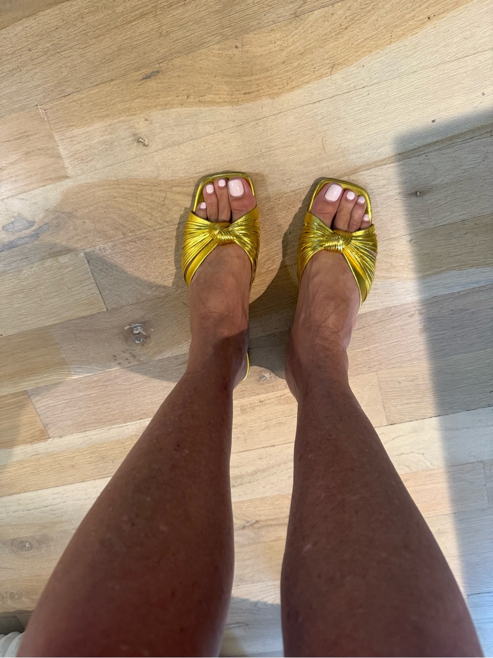 Gucci Gold Knotted Multi-Strap Slide Sandals with Red Insole - Picture 2 of 3